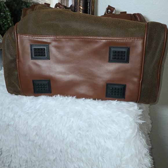 EMBASSY DUFFLEBAG/TRAVEL BAG tags have been removed - Picture 4 of 8